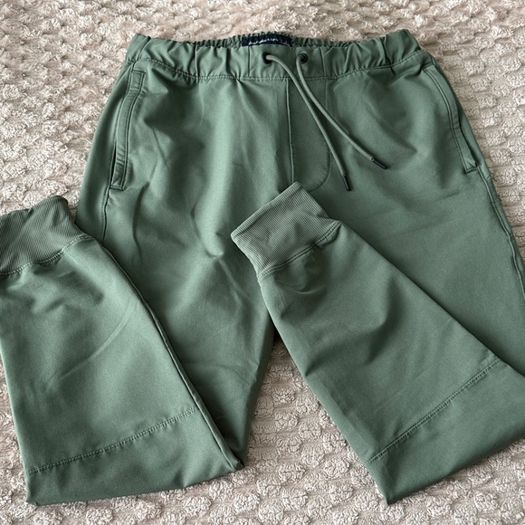 Abercrombie - Jogger Pants in Green - Picture 1 of 3
